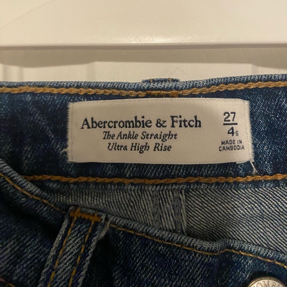 Petite Ultra High Rise Ankle Straight Jean petite (short) - Picture 3 of 9